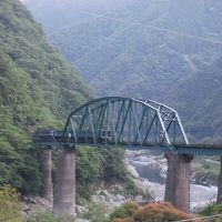 ホテル前の鉄橋