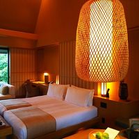 天井が高く落ちつく客室