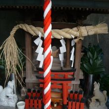 鈴降稲荷神社の御社です。簡素な神社です。東方向を向いています