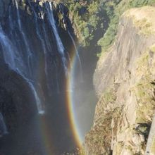 滝を上から見るコース。二重虹が。