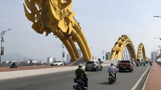 週末はライトアップされるようです