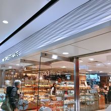 7番街　スイーツメイト入り口。神戸三宮