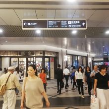 エレベーターホールはこの近辺