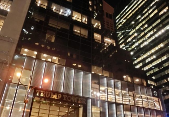 トランプ大統領のマンションはティファニーの横でした