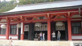 紅葉した山々の景色がとても綺麗