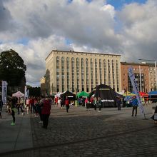 イベントを行っている広場