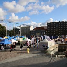 独立戦争勝利記念塔前から