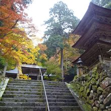 天台宗の横蔵寺の入口
