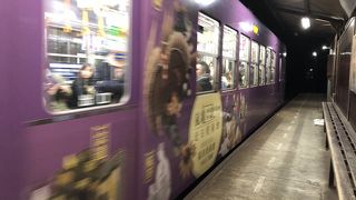 京紫色のかわいい電車