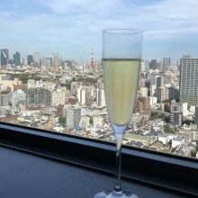 東京タワーとスパークリングワイン