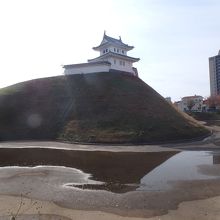 宇都宮城址公園の櫓と土塁