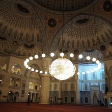 モスクの豪華な内装