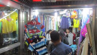 夏物衣服の特売イベントが開催