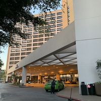 帰国前日は念のため空港周辺のこのホテルに1泊しました。レンタ