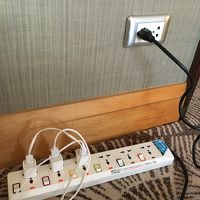 TV下のチェストにあったロングタップ