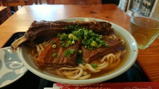 限定の三枚肉そばは売り切れでした