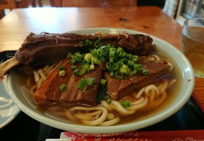 限定の三枚肉そばは売り切れでした