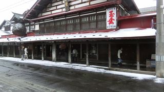 玉垂の看板と大きな杉玉