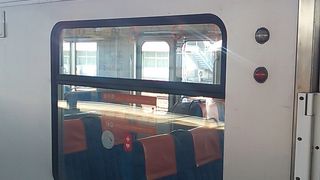 最近、車掌による英語のアナウンスが行われるようになりました