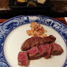 メインのお肉！レアで