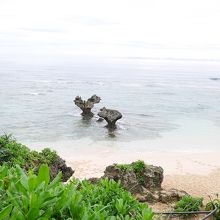 ハート岩まで下りて行くには、少し坂があります。