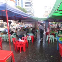 そばに屋台があります