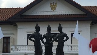 小柄な王様たち