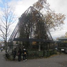 シロフクロウ舎（元タンチョウ舎）の外観（4トラ登録なし）