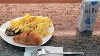 広々としたラウンジ