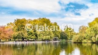 ウェストミンスター界隈からこの公園を抜けてバッキンガム宮殿へ向かいました。