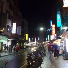 福佑宮前の中正路の風景