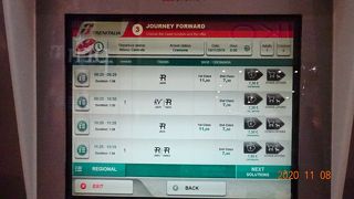 知らなかった！バスやトラムに乗るときは、必ずチケットマシーンにチケットを挿入していたのですが。