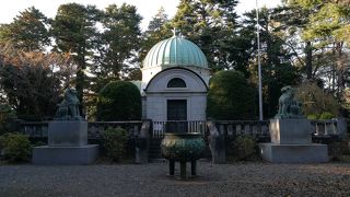 ジョサイア・コンドル設計による三菱財閥の岩崎家の霊廟