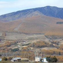 北側は、四阿山などの眺望が楽しめる。