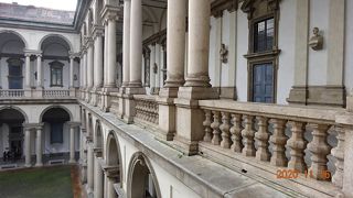 朝から雨が降っていたので、ブレラ絵画館に行きました。