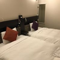 ちょっと狭いけどシャワールームが２つは便利