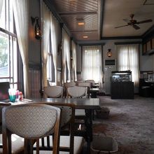 店内は昔ながらのおしゃれな空間