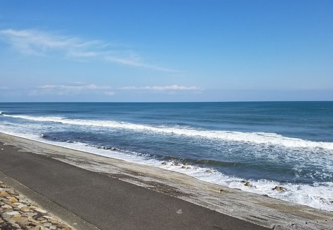 砂浜が続く南国の海岸線