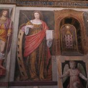フレスコ画が素晴らしい教会です。
