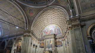 だまし絵の教会