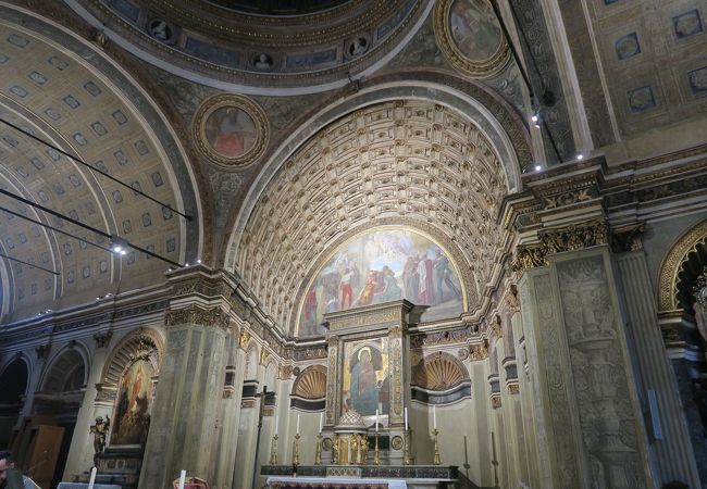 だまし絵の教会