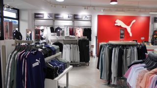 豹マークの世界的スポーツブランド