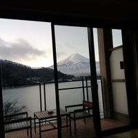 部屋からも河口湖と富士山が一望