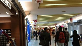 お昼時は行列店多数