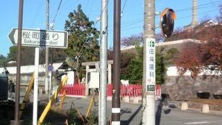 お堀の外に移されてしまった甲府城の大明神