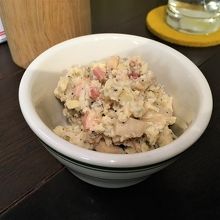 大人のポテサラ。黒コショウがしっかりとしてました。