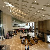 ロビー。チェックインに５分かかりました。