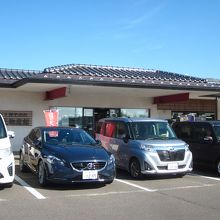 駐車場は余裕の広さです！