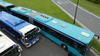 連接バスもあります。