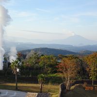 ベランダから湯煙と桜島